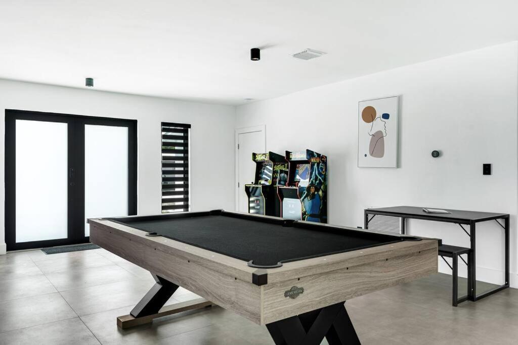 Heated Pool Modern 5 Bedrooms House 10 Minutes To The Ocean Casa de férias Miami