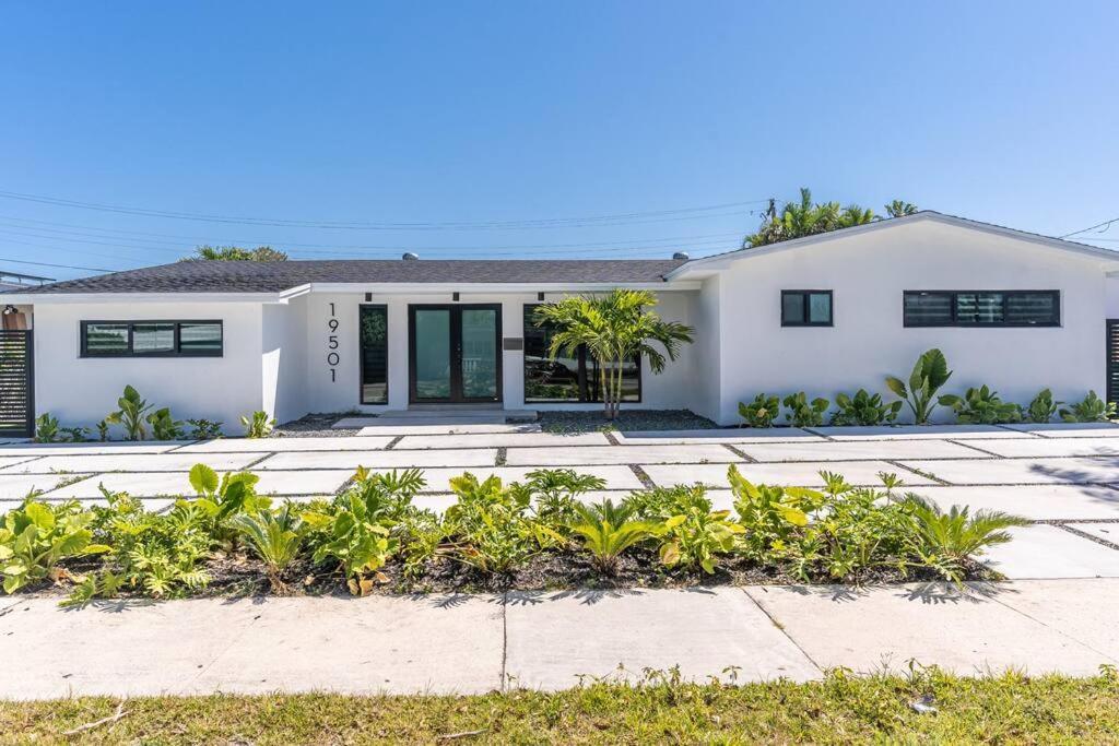 Heated Pool Modern 5 Bedrooms House 10 Minutes To The Ocean Casa de férias *