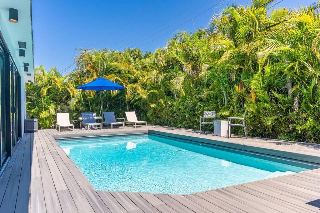 Heated Pool Modern 5 Bedrooms House 10 Minutes To The Ocean